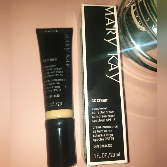 CC Cream - Picture 1 of 3